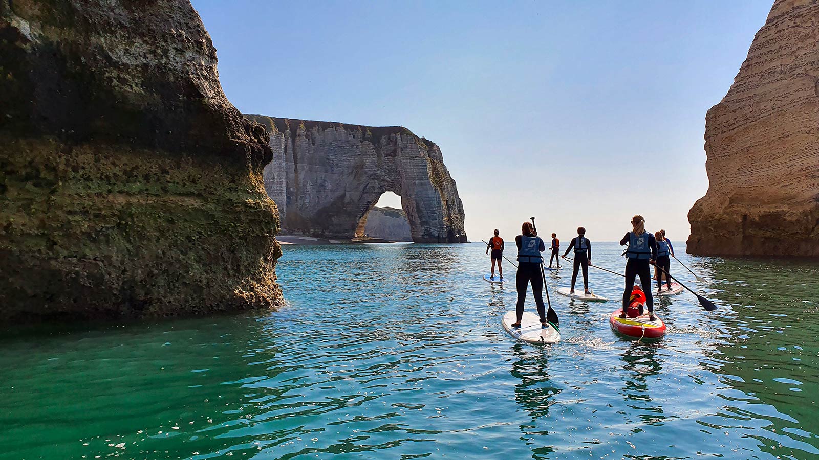 Sortie en paddle au pied des falaises d'Étretat